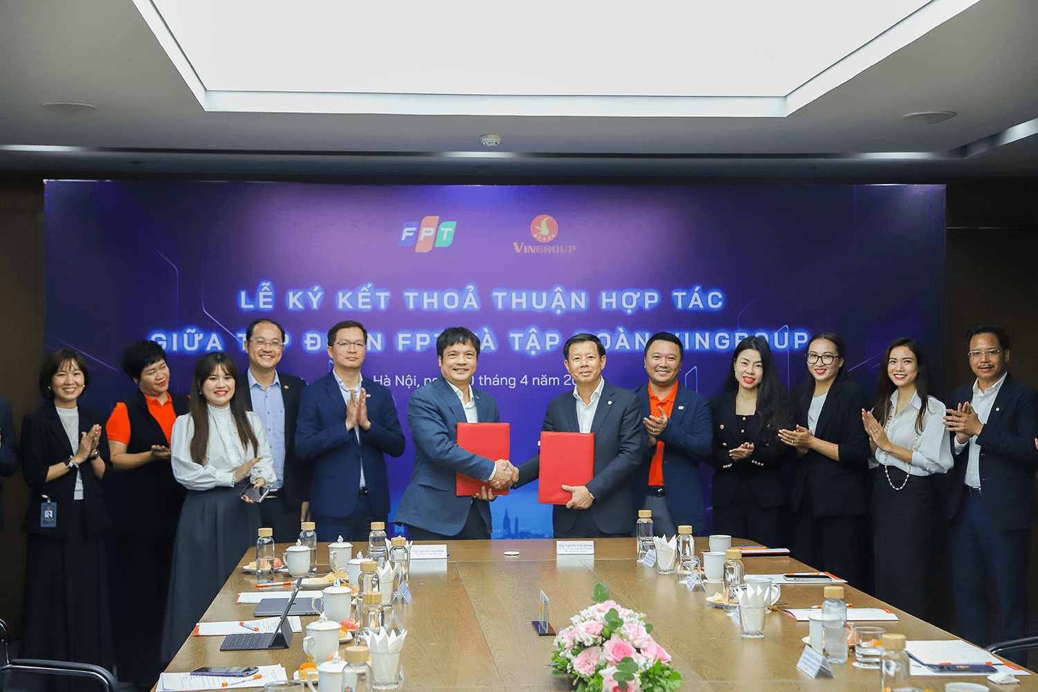 Vingroup và FPT ký thỏa thuận hợp tác thúc đẩy chuyển đổi xanh toàn diện