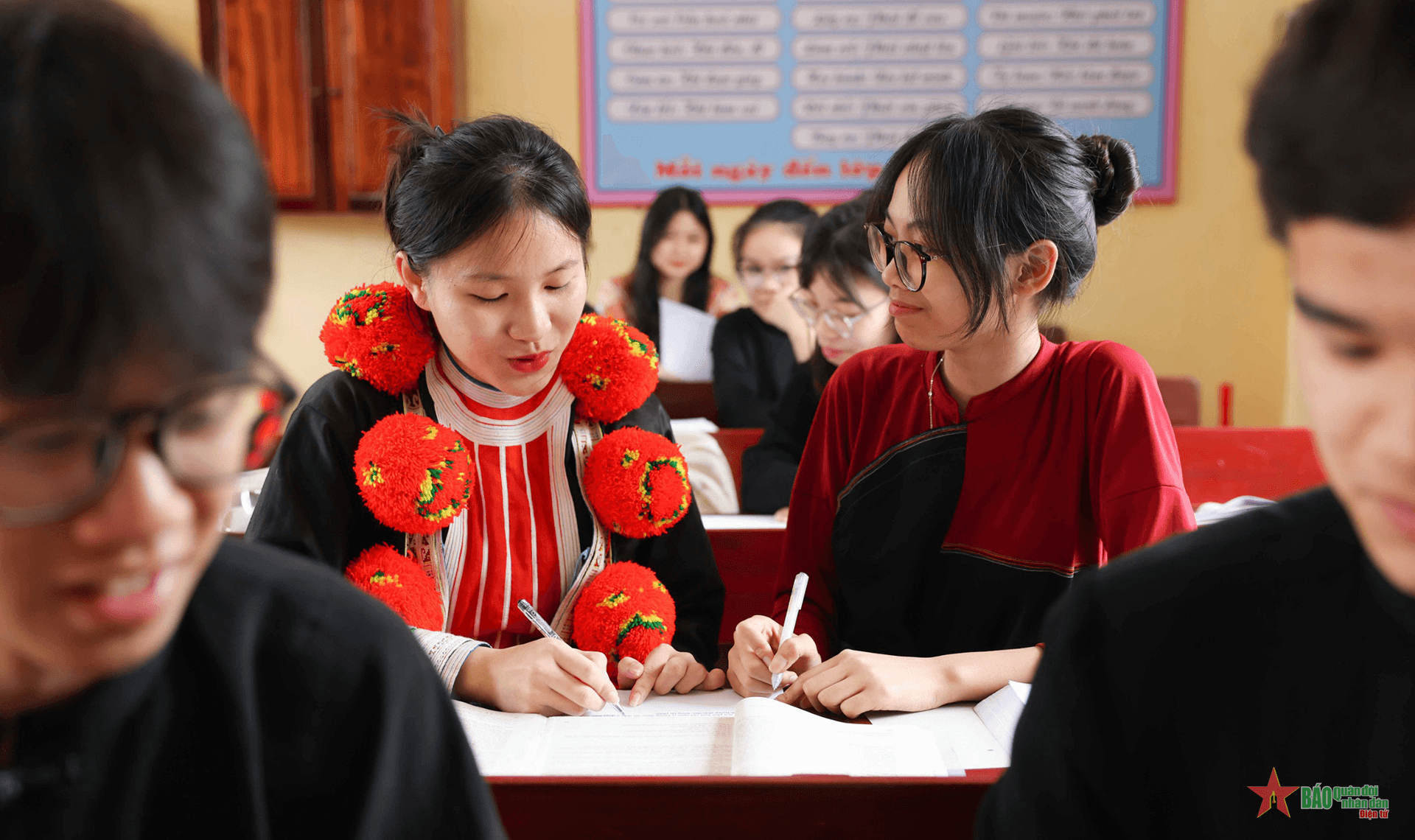 Học sinh dân tộc Tuyên Quang tập trung ôn tập cho kỳ thi tốt nghiệp THPT