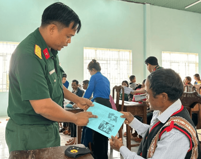 Chính sách và phát triển: Nâng cao nhận thức pháp luật cho đồng bào