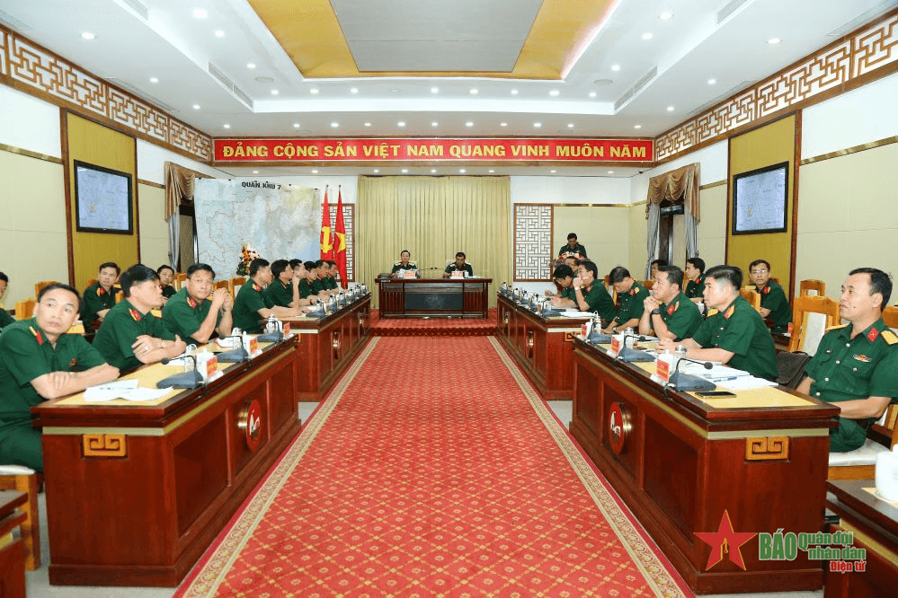 Đoàn cán bộ, giảng viên, học viên Học viện Quốc phòng nghiên cứu thực tế tại Quân khu 7