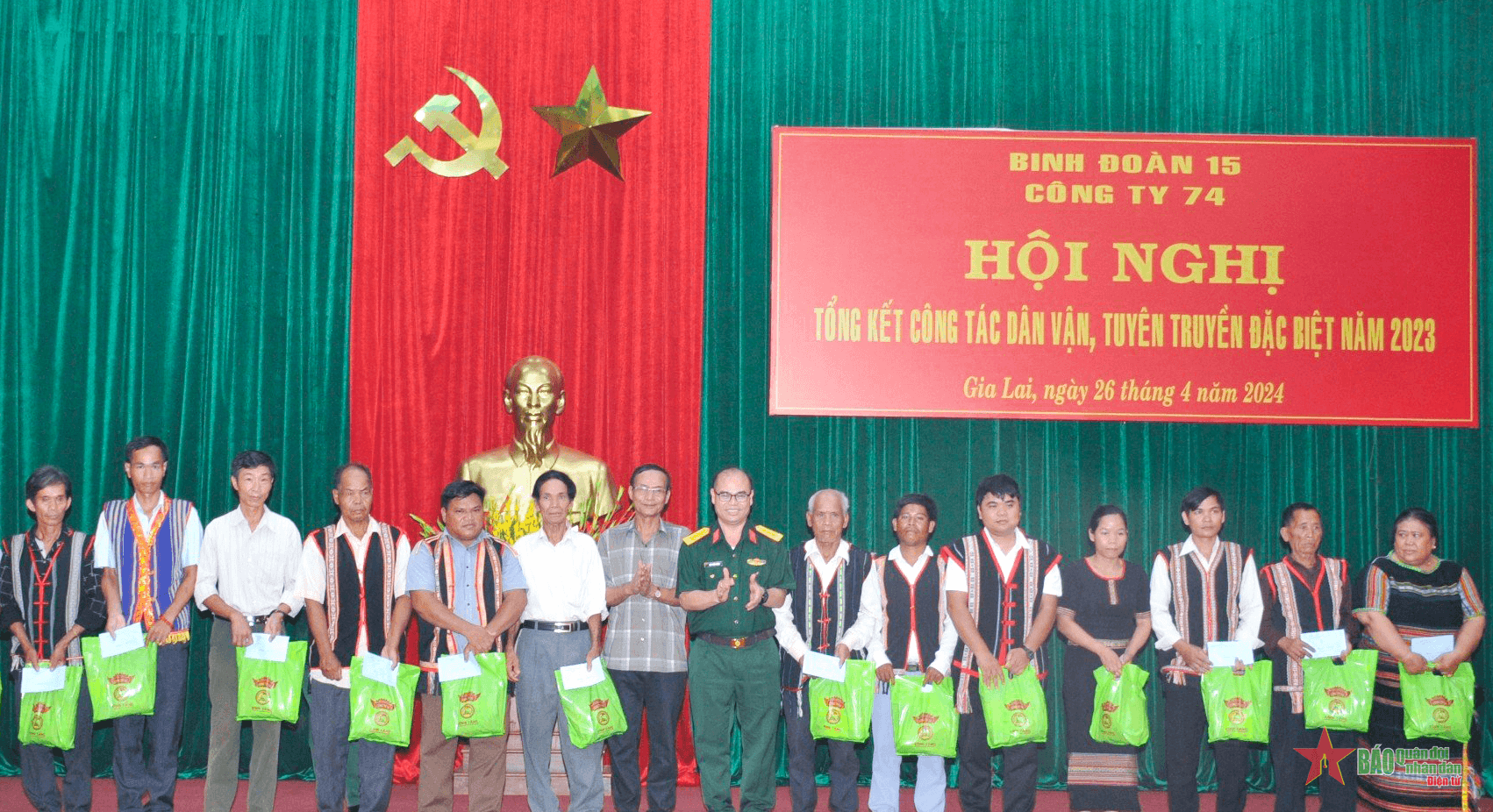 Công ty 74: “Sổ nhật ký gắn kết hộ” nhân rộng tình đoàn kết giữa các dân tộc anh em

​