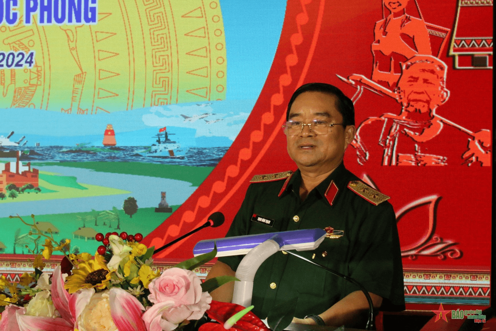 Quân khu 5 gặp mặt già làng, trưởng thôn tiêu biểu