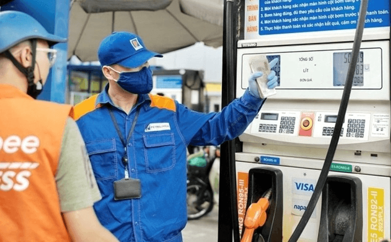 Từ chiều nay, giá xăng RON95 tăng, áp sát 25.000 đồng/lít