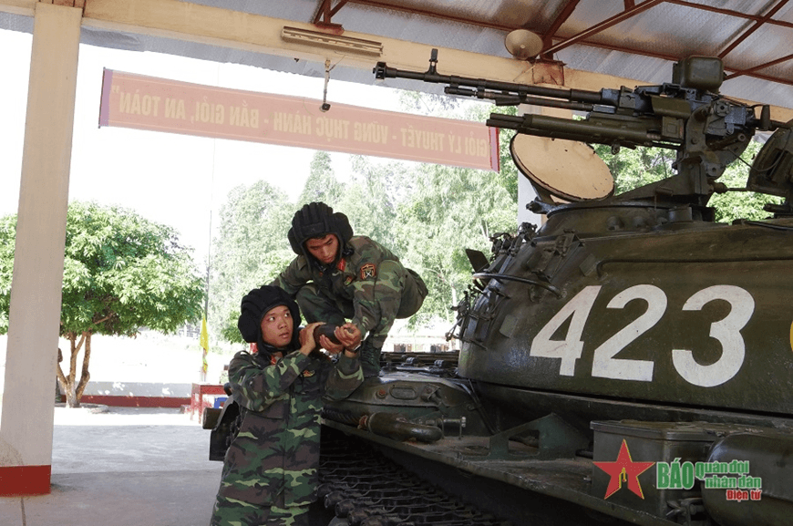 Chỉ tiêu tuyển sinh năm 2024 của Trường Sĩ quan Tăng thiết giáp là bao nhiêu?