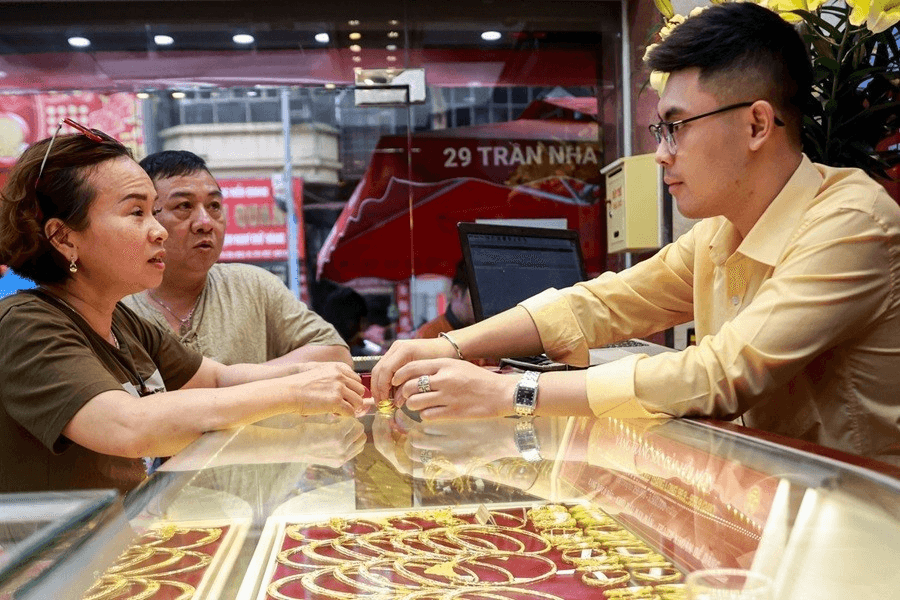 Nhu cầu vàng tại Việt Nam tăng mạnh đẩy giá vàng tăng cao kỷ lục
