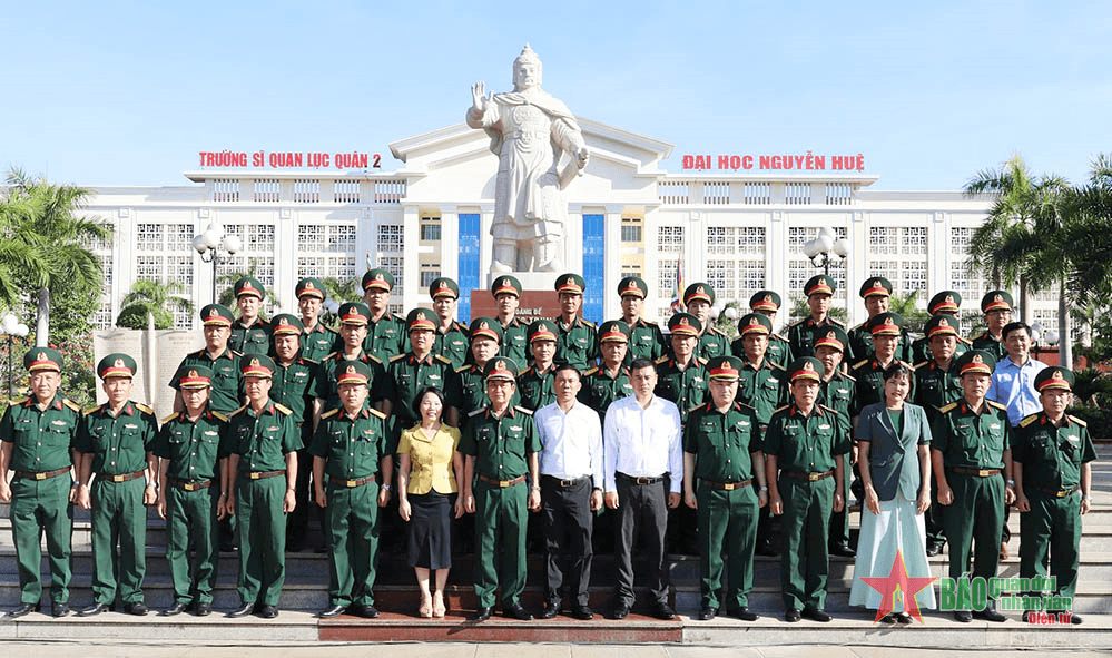 Khảo sát việc đổi mới học tập lý luận chính trị tại Trường Sĩ quan Lục quân 2