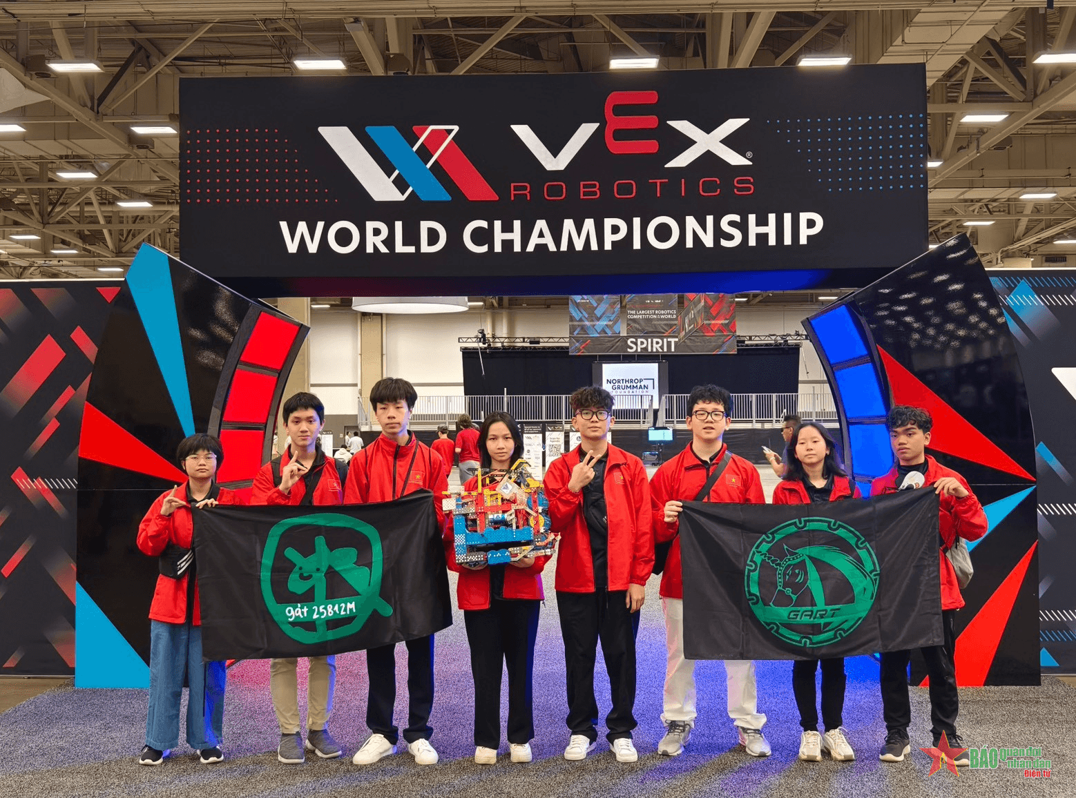 Học sinh Hà Nội đạt vị trí top 10 tại Giải vô địch thế giới  VEX Robotics World Championship 2024