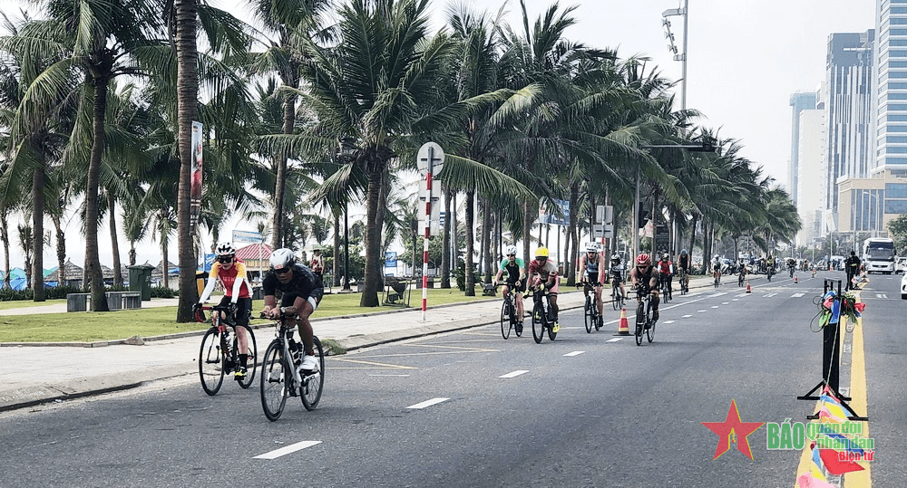 Gần 3.000 vận động viên tham gia cuộc thi IRONMAN 70.3
