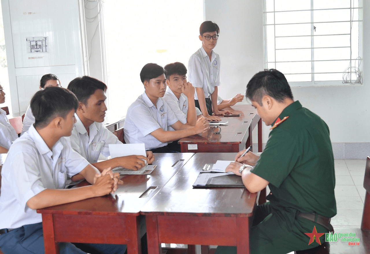 Trường Sĩ quan Đặc công tuyên truyền, tư vấn, hướng nghiệp tuyển sinh quân sự tại An Giang