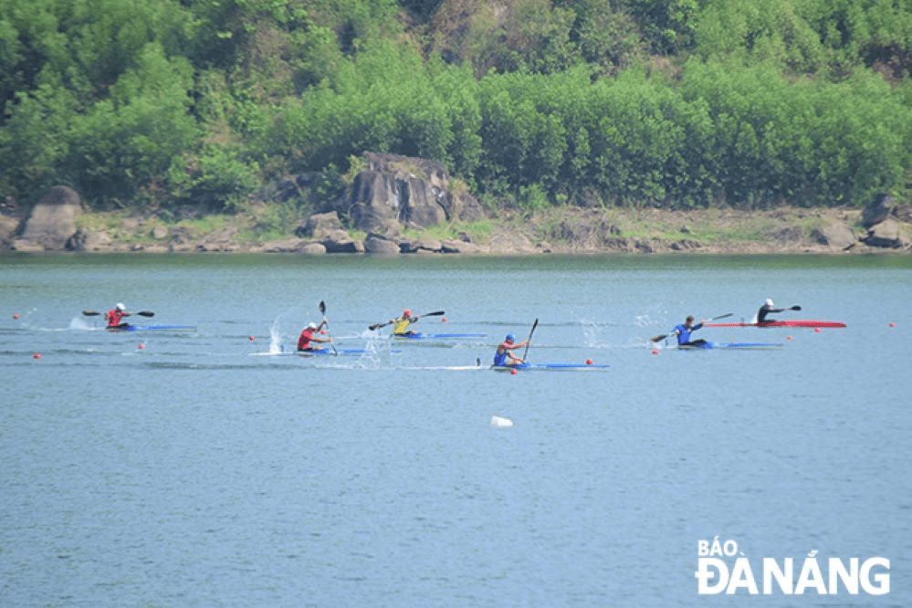 Bế mạc Giải đua thuyền rowing và canoeing quốc gia