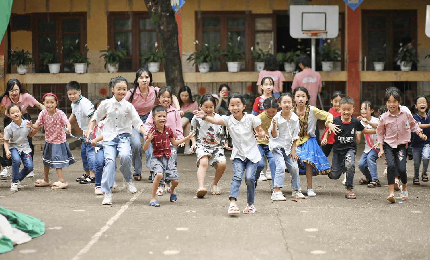 Hành trình mang hàng chục nghìn cuốn sách đến với trẻ em vùng cao