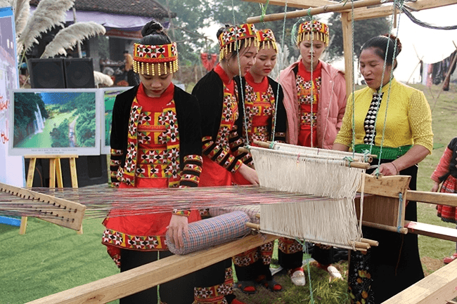 Hỏi - đáp pháp luật: Mức thù lao hỗ trợ nghệ nhân nhân dân, nghệ nhân ưu tú người dân tộc thiểu số