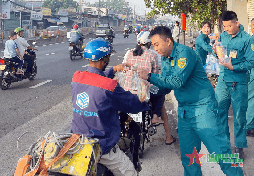 Những chiến sĩ dân quân "dân vận khéo"