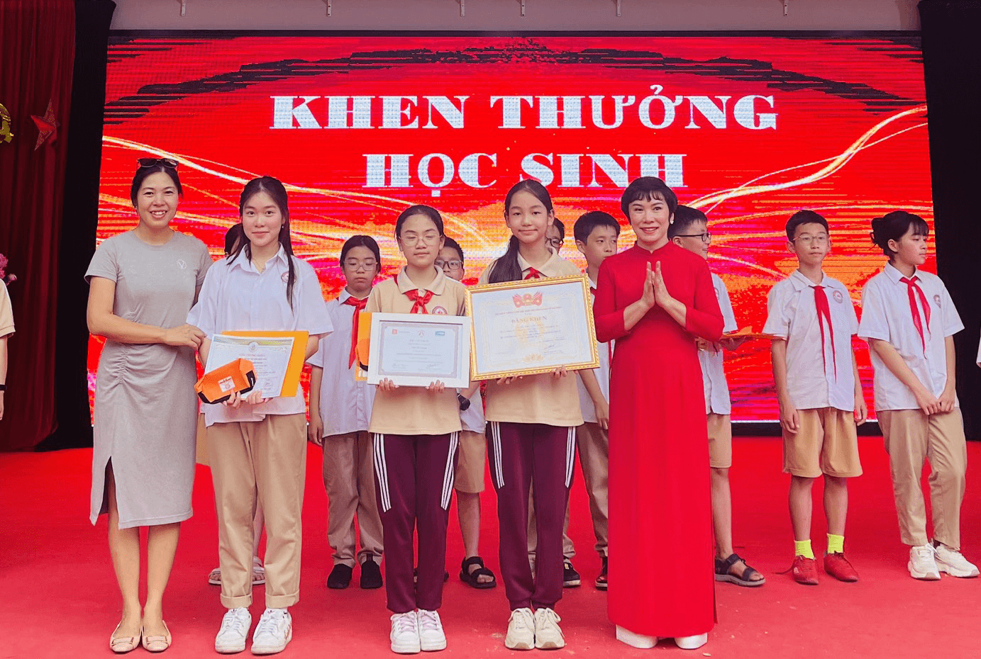 "Trái ngọt" đầu mùa ở ngôi trường mới
