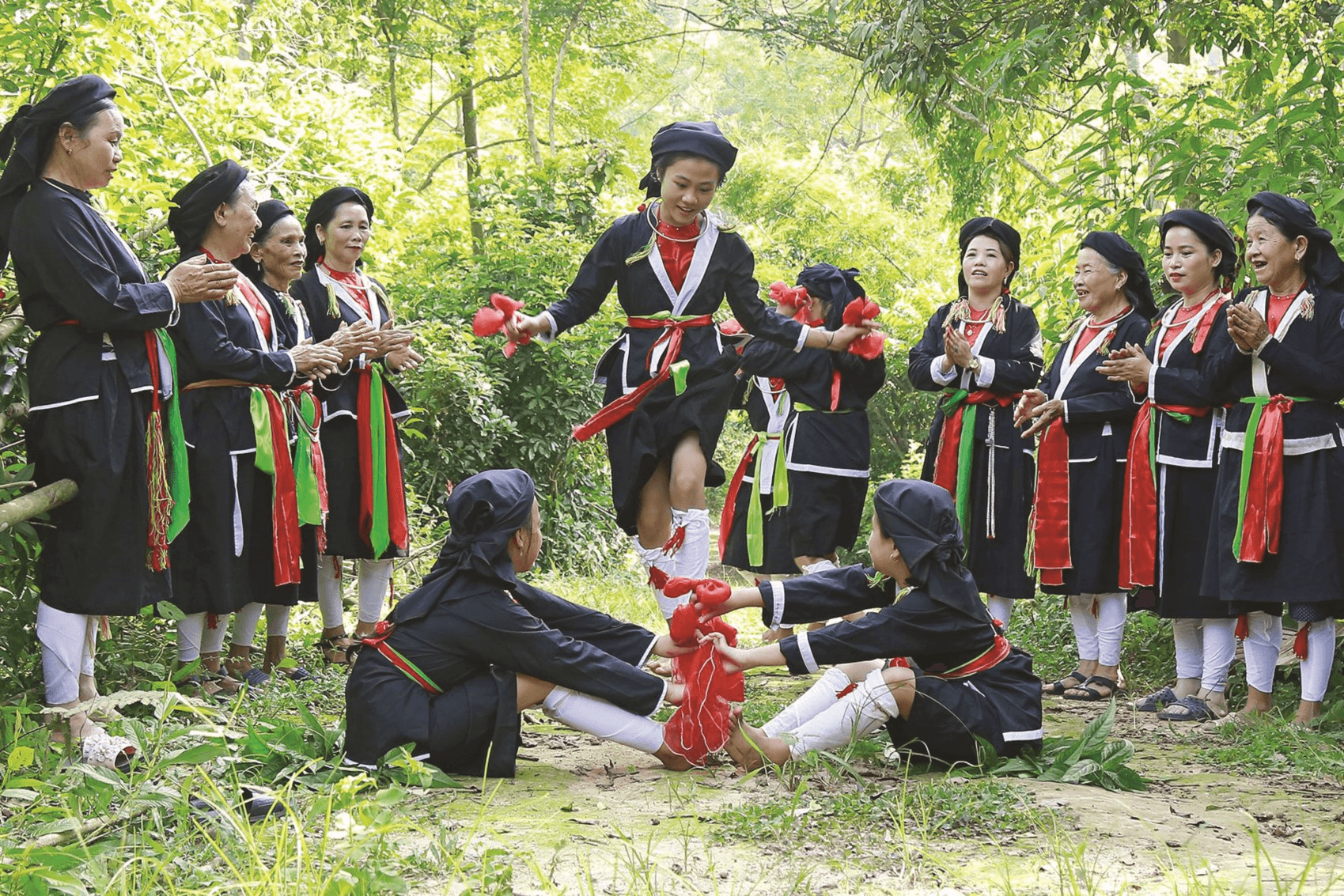 Hỏi-đáp pháp luật: Đối tượng thụ hưởng chính sách xây dựng câu lạc bộ sinh hoạt văn hóa dân gian tại các thôn vùng đồng bào dân tộc thiểu số (DTTS) và miền núi, vùng di dân tái định cư được quy định như thế nào?