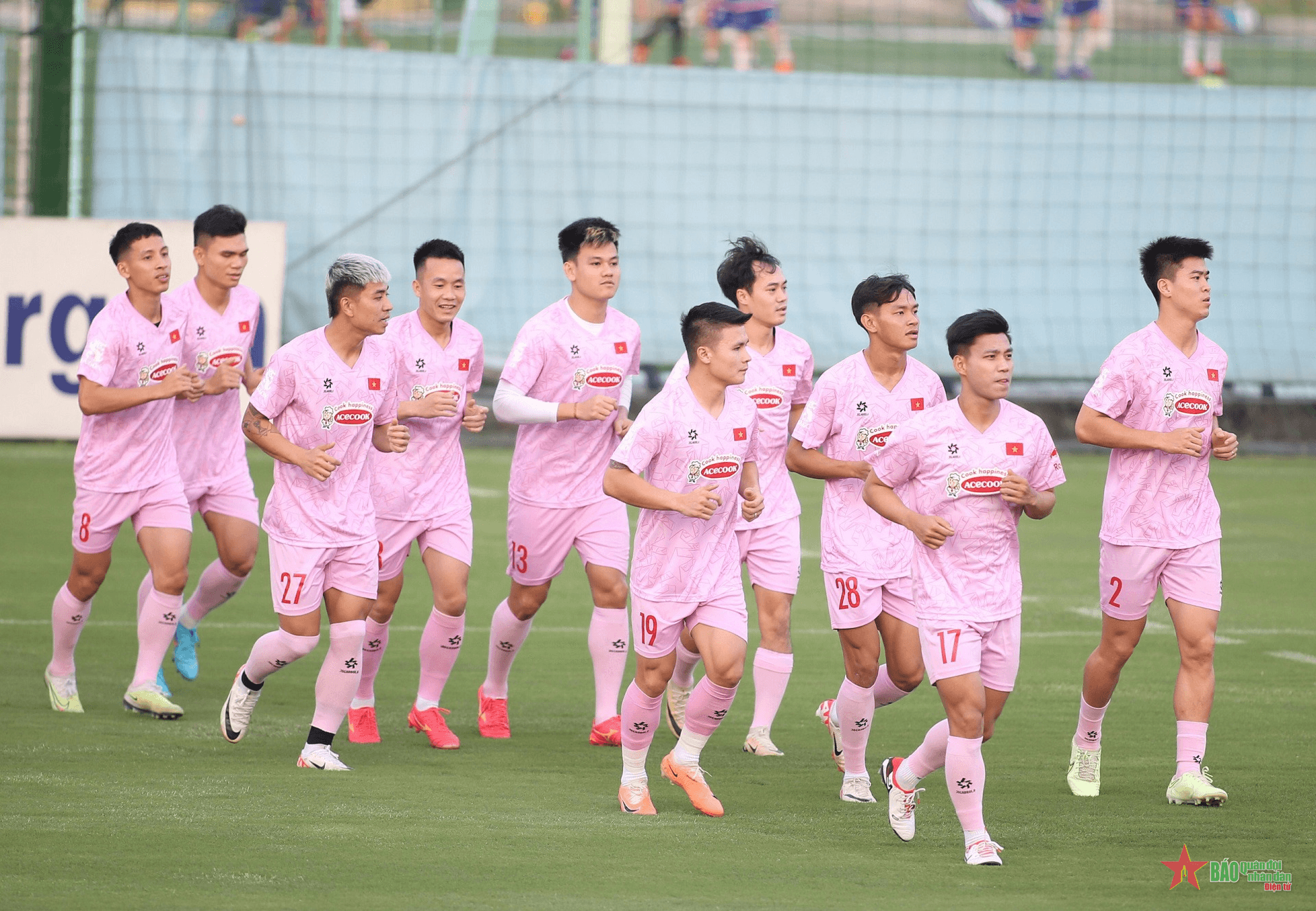 Ông Kim Sang-sik khen các cầu thủ đội tuyển Việt Nam