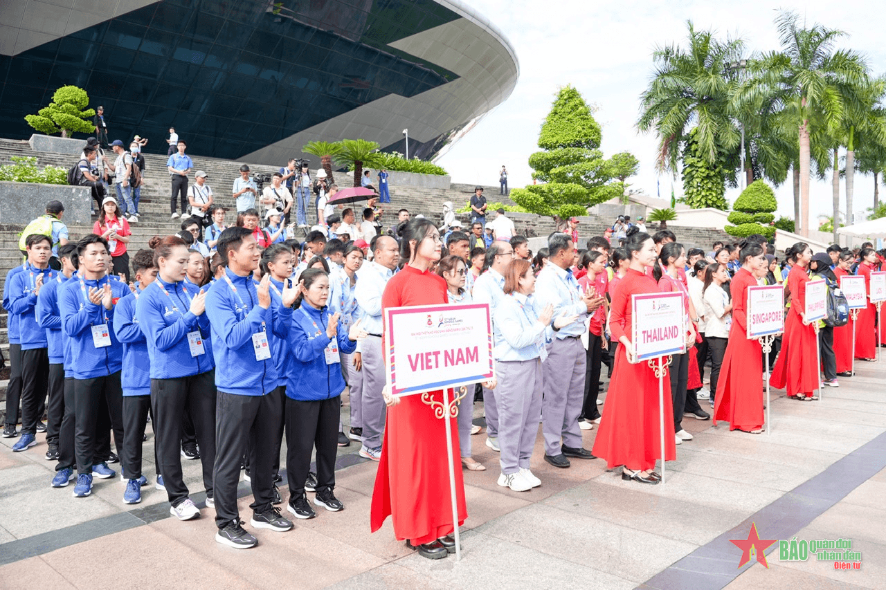 Lễ thượng cờ Đại hội thể thao học sinh Đông Nam Á lần thứ 13