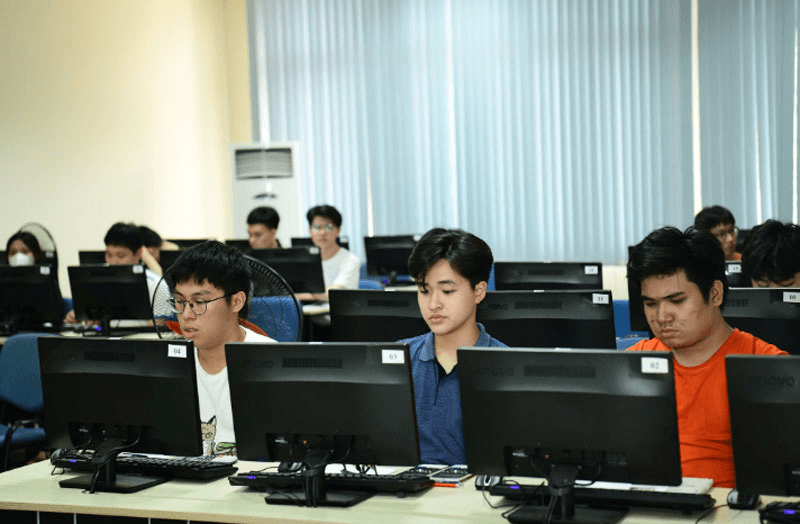 Thận trọng khi đăng ký ngành học có điểm đầu vào cao chót vót