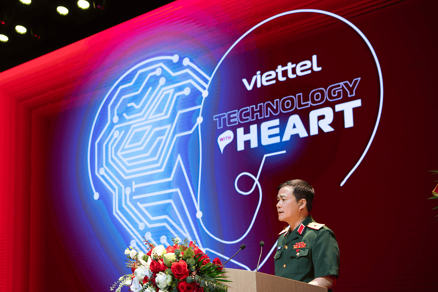 Chặng đường 35 năm của Viettel nằm trọn vẹn trong dòng chảy lịch sử gần 40 năm đất nước đổi mới
