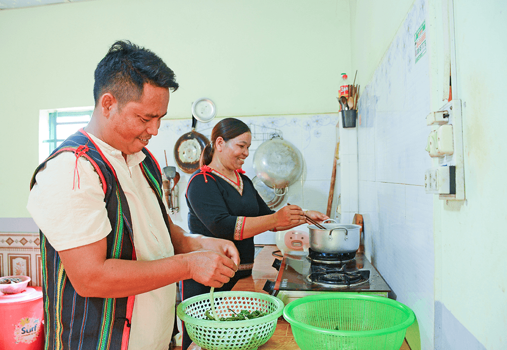 Rơ Lan H’Phil vượt khó làm giàu