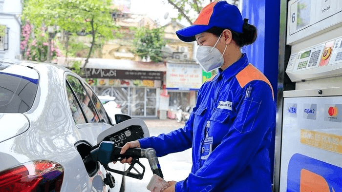Từ chiều nay, giá xăng đồng loạt tăng