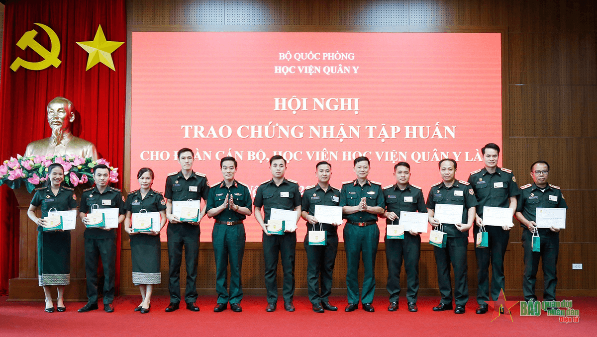 Học viện Quân y trao chứng nhận tập huấn cho cán bộ, học viên Học viện Quân y Lào