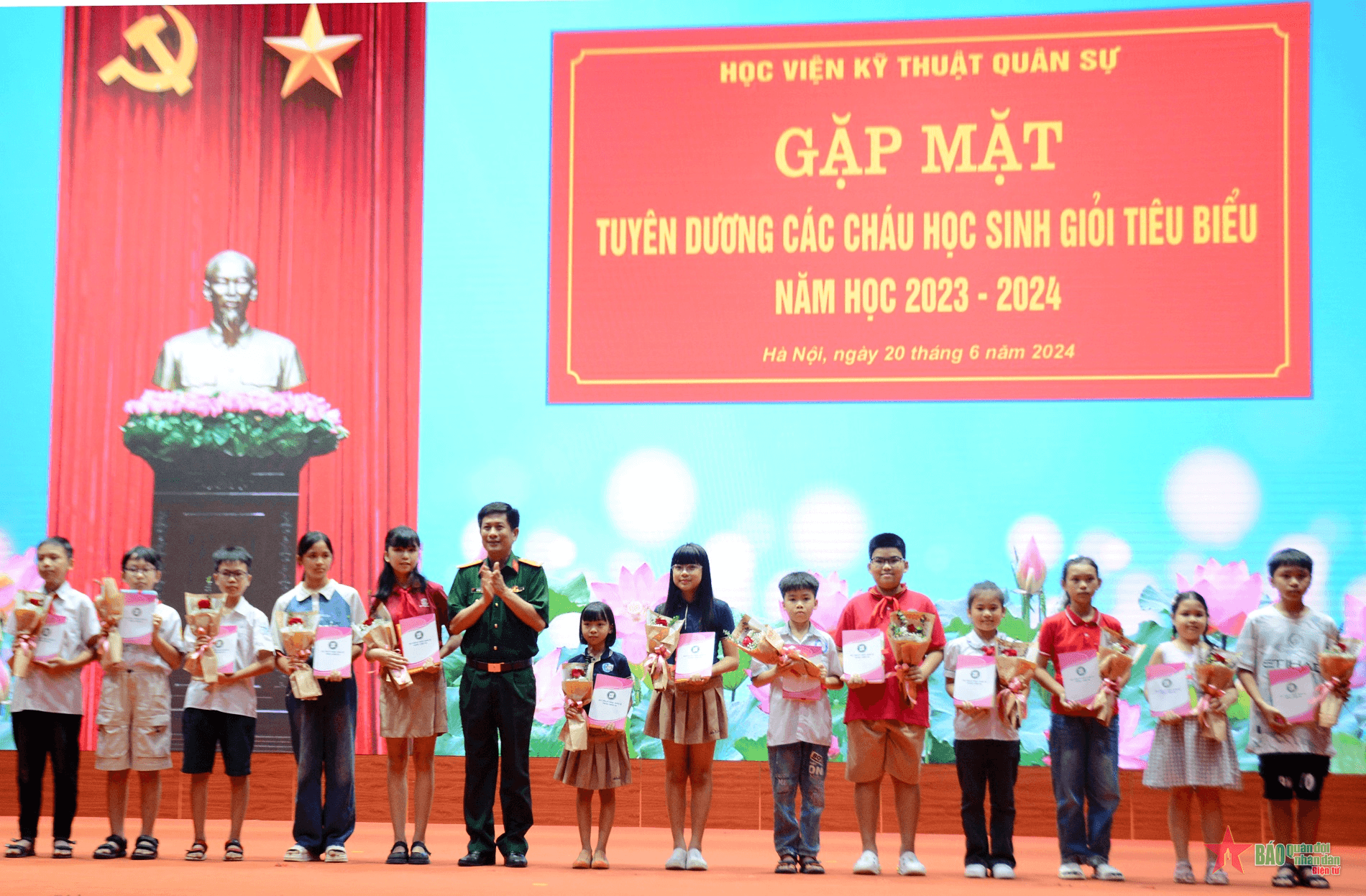 Học viện Kỹ thuật Quân sự tổ chức gặp mặt, tuyên dương các cháu học sinh giỏi tiêu biểu