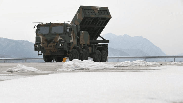 Hàn Quốc tập trận bắn đạn thật với hệ thống phóng đa nòng MRLS