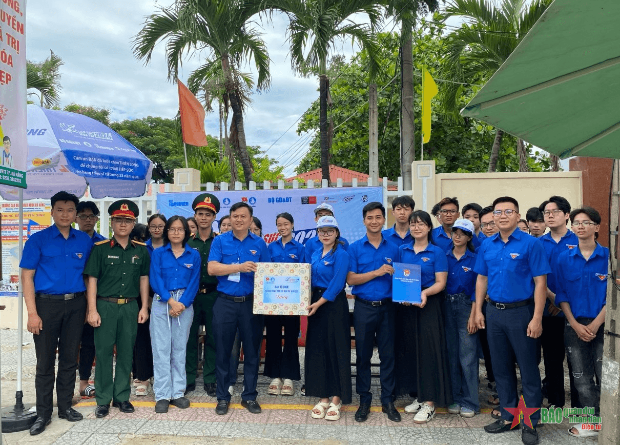 Hơn 1.700 tình nguyện viên “Tiếp sức mùa thi” tại Đà Nẵng