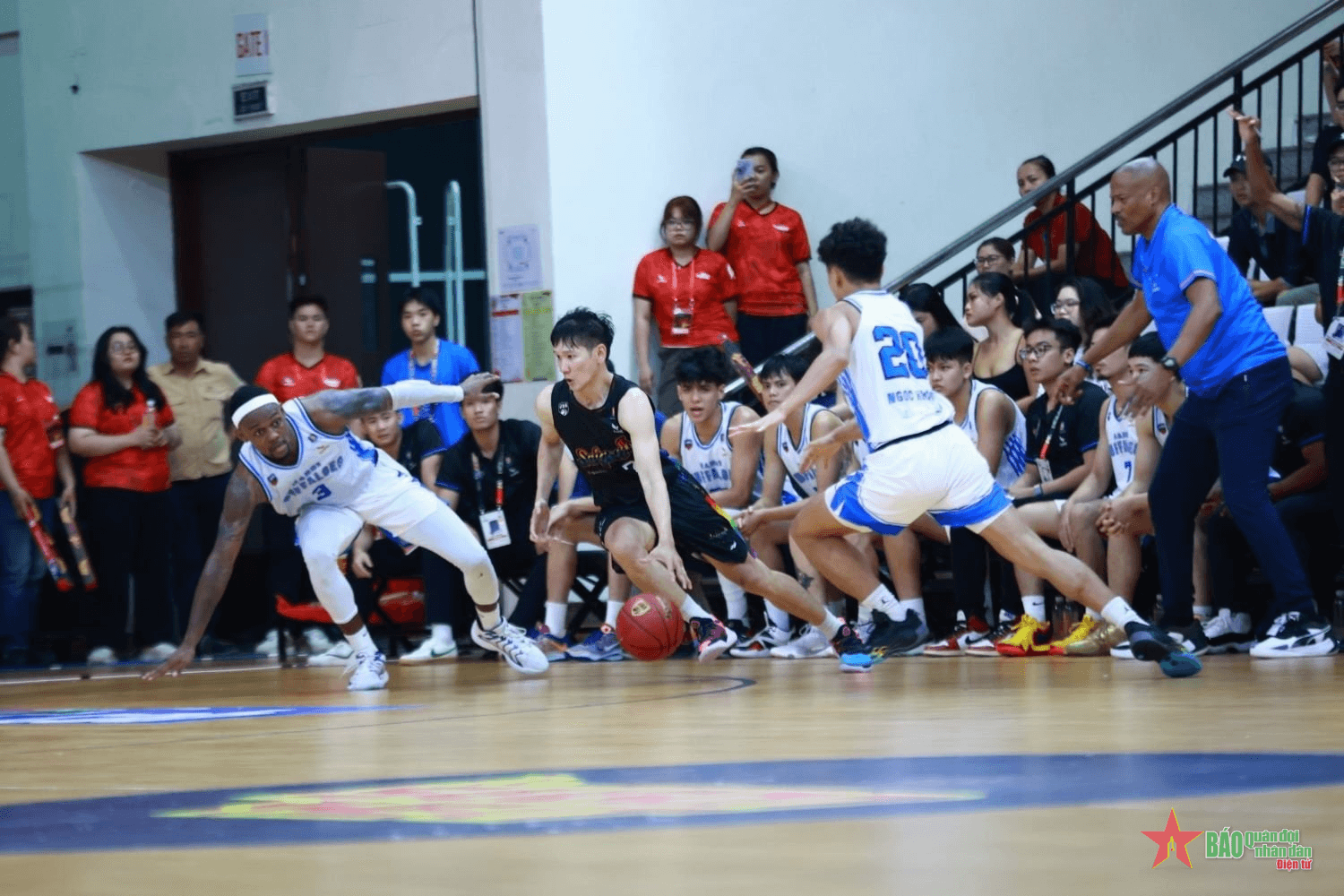 Nhà đương kim vô địch Saigon Heat lội ngược dòng giành chiến thắng trước Hanoi Buffaloes