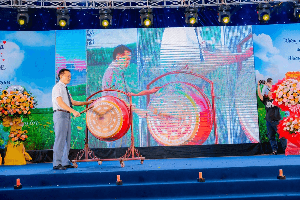 Bồi hồi hội ngộ 20 năm ngày ra trường