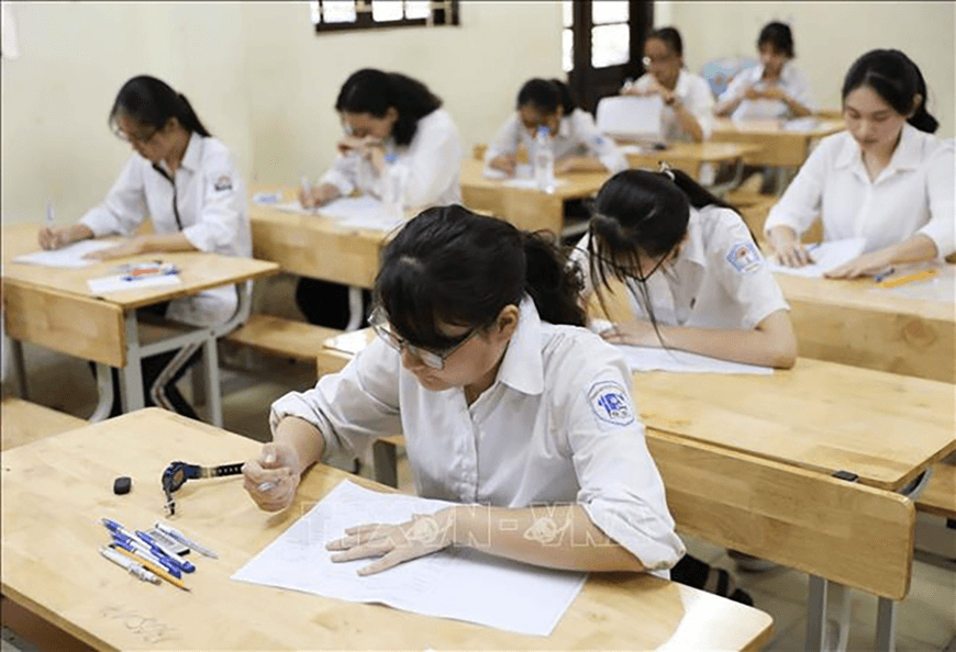 Hôm nay (12-7), tiếp nhận hồ sơ học sinh trúng tuyển lớp 10 tại Hà Nội