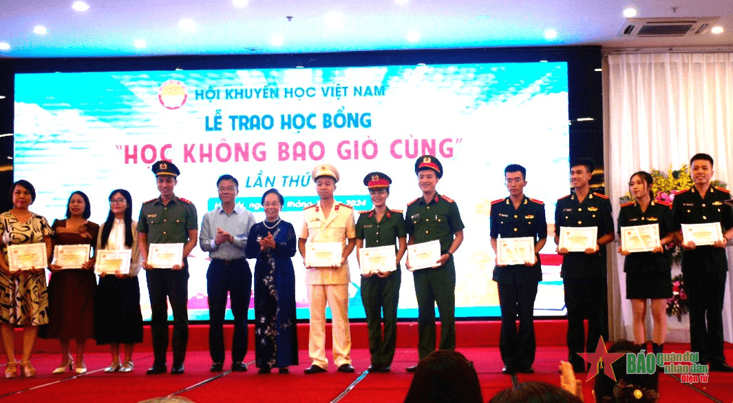 463 tấm gương được trao học bổng “Học không bao giờ cùng”