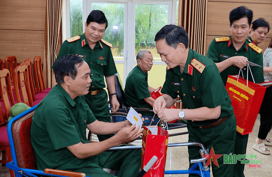 Quân ủy Trung ương, Bộ Quốc phòng tặng quà thương binh, bệnh binh nặng tại Hà Nam