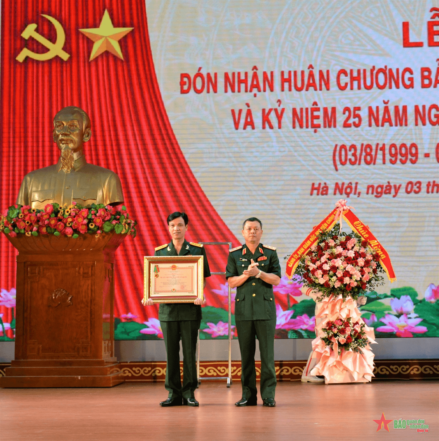 Khoa Lịch sử nghệ thuật quân sự đón nhận Huân chương Bảo vệ Tổ quốc hạng Nhì