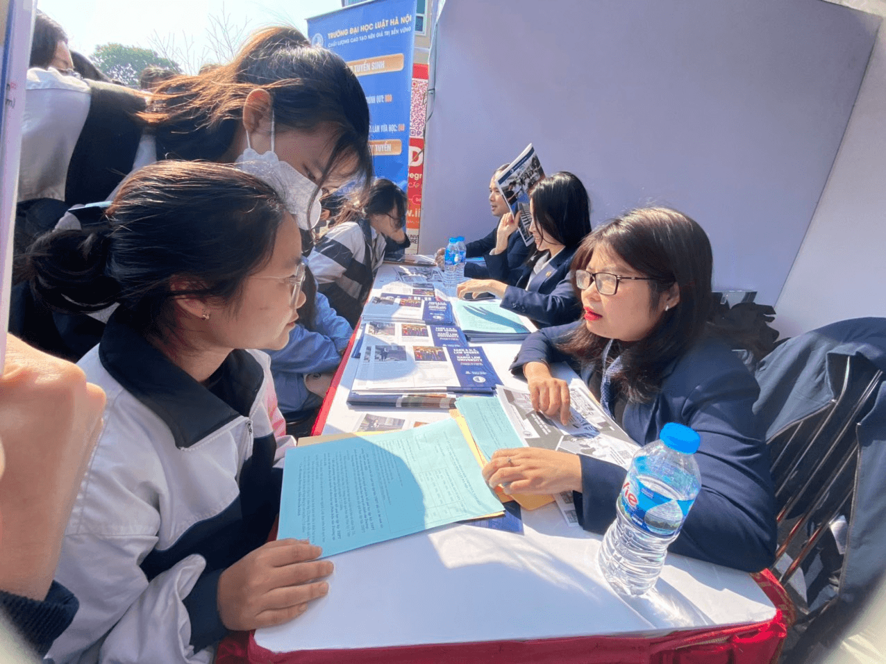 Điểm trúng tuyển cao nhất của Trường Đại học Luật Hà Nội là 28,85 điểm