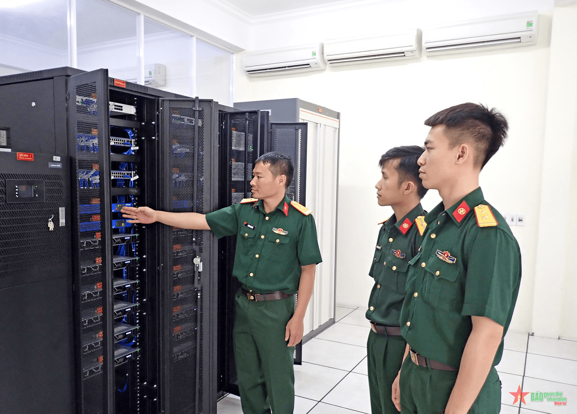 Người nối dài cánh sóng từ Trường Sơn tới Trường Sa