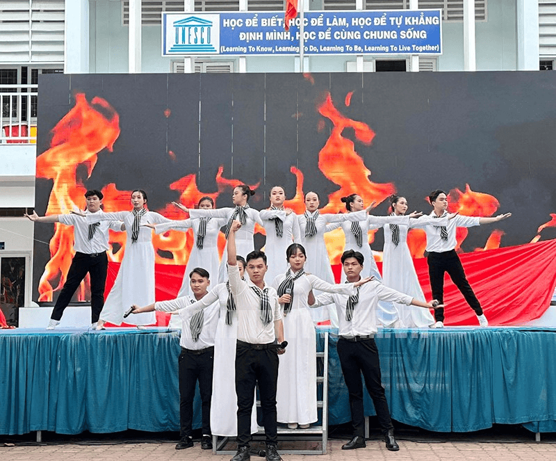 Hào quang truyền thống: Bồi đắp truyền thống năng động, sáng tạo cho học sinh