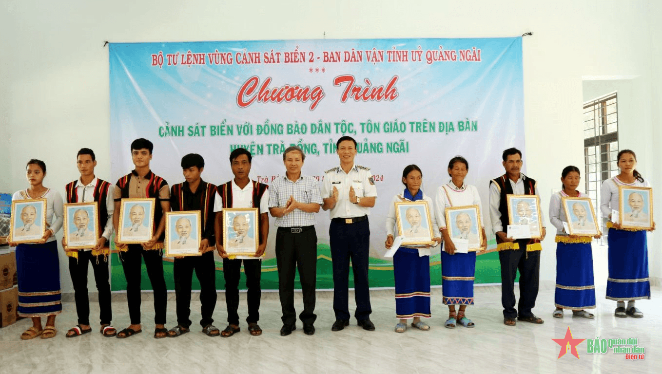 Vùng Cảnh sát biển 2 với đồng bào dân tộc, tôn giáo