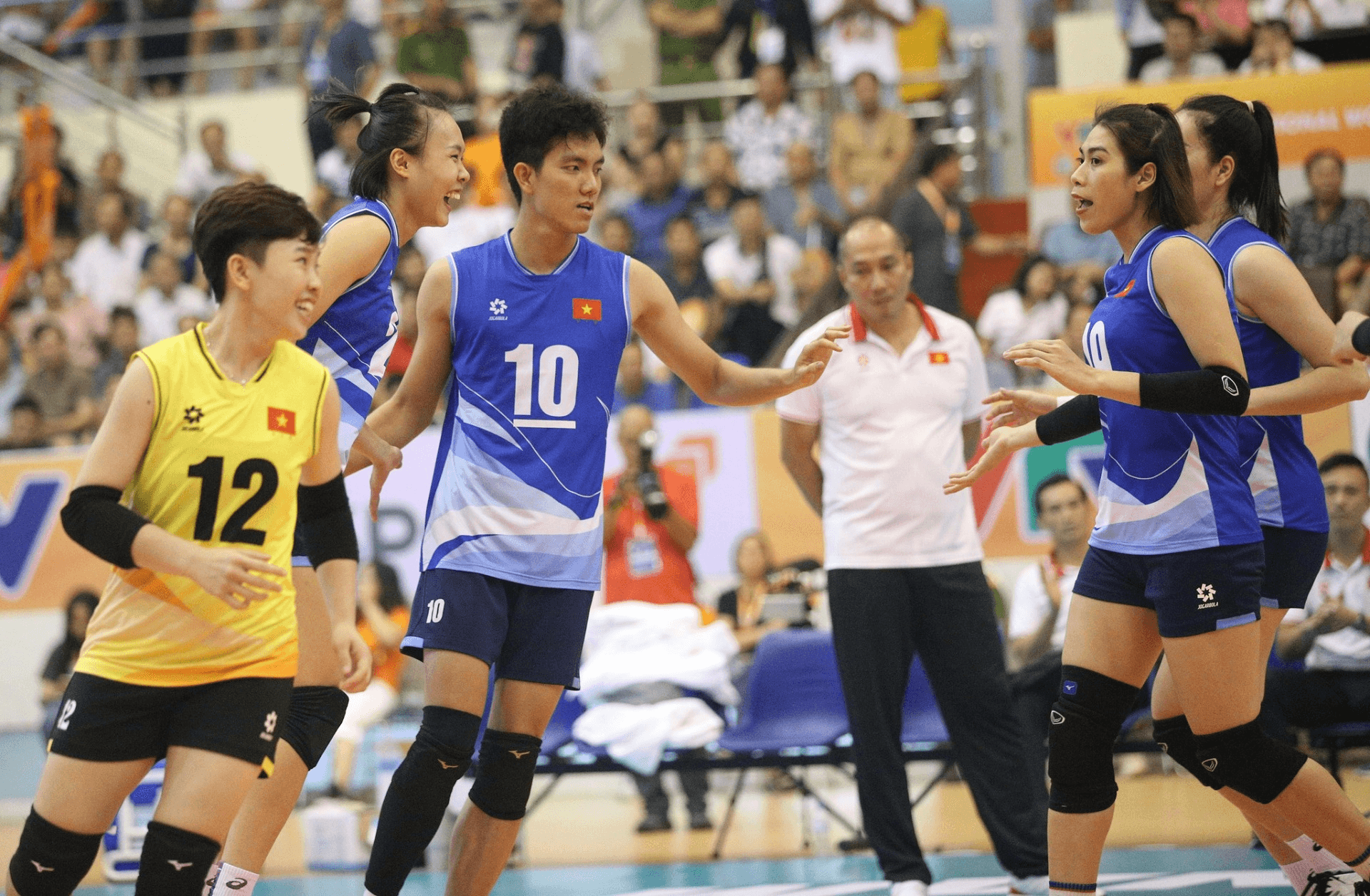 Xem trực tiếp đội tuyển bóng chuyền nữ Việt Nam và Expressway (VTV Cup 2024)