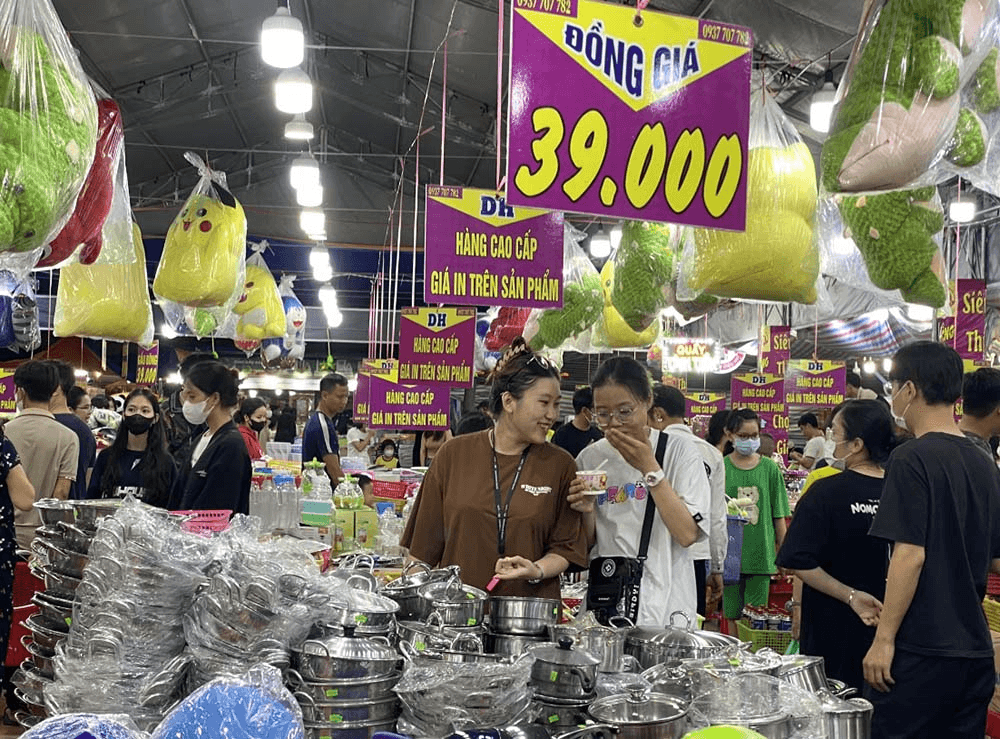 Cơ hội mua rẻ từ điểm bán hàng lưu động