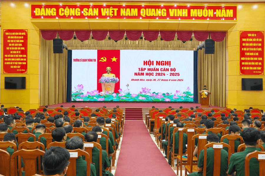 Trường Sĩ quan Thông tin tập huấn cán bộ năm học 2024 - 2025