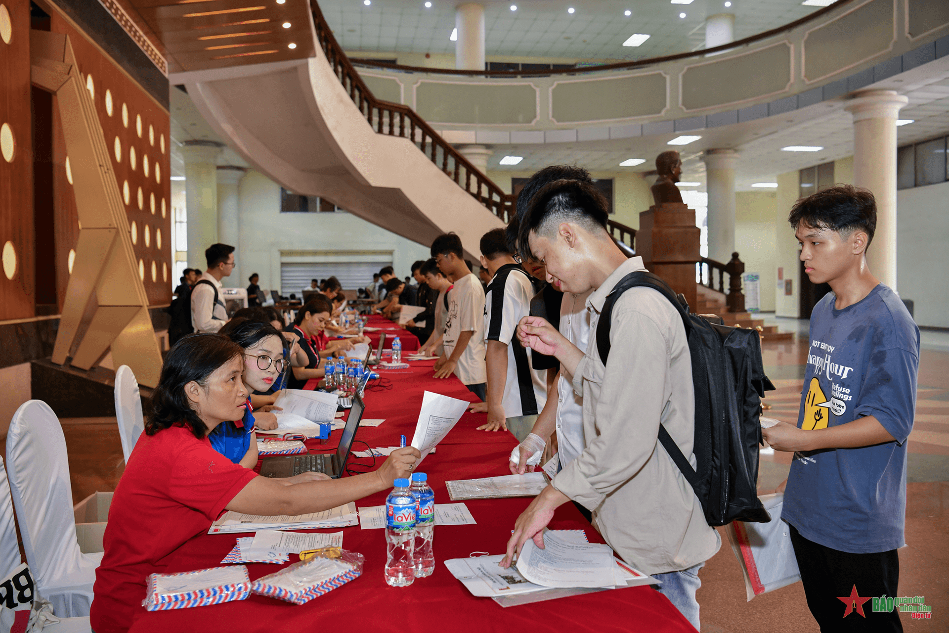 Gia hạn thời gian xác nhận nhập học đại học đến trước 17 giờ ngày 31-8