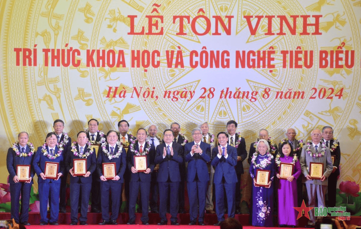 Xây dựng đội ngũ trí thức vững mạnh toàn diện, phát triển bền vững