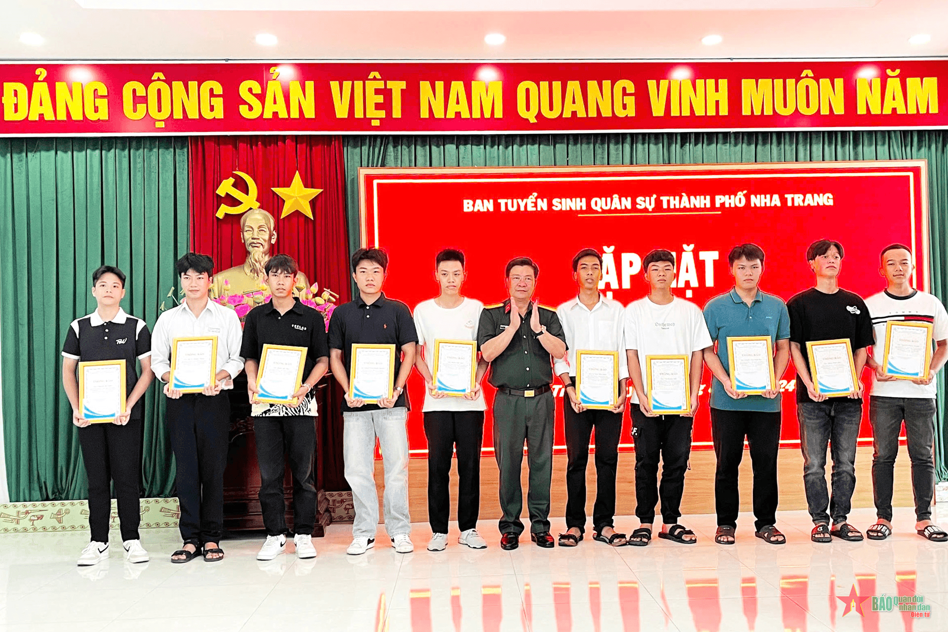 Thành phố Nha Trang gặp mặt thí sinh trúng tuyển vào các trường quân đội