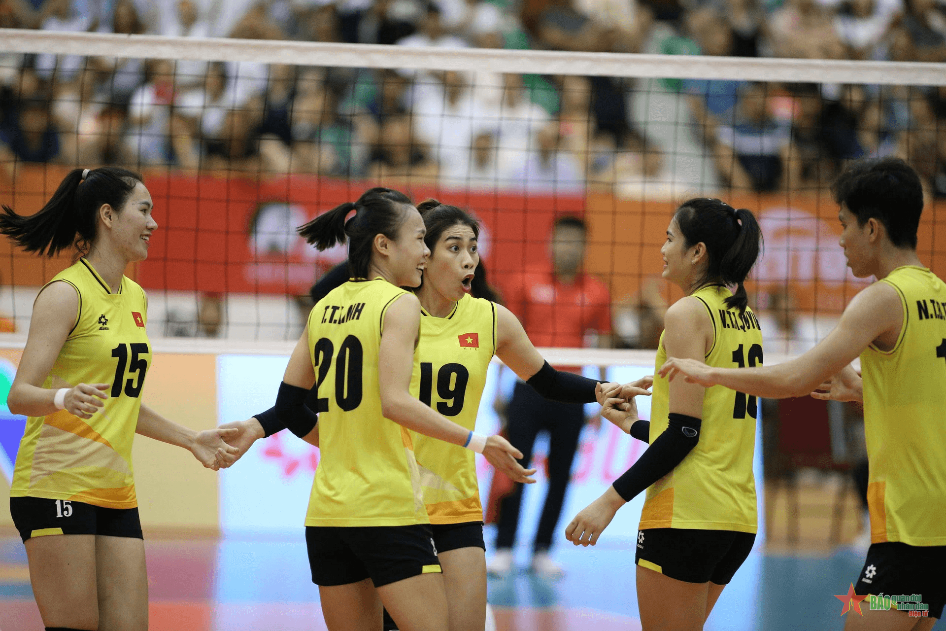 Xem trực tiếp đội tuyển bóng chuyền nữ Việt Nam và Expressway (bán kết VTV Cup 2024)