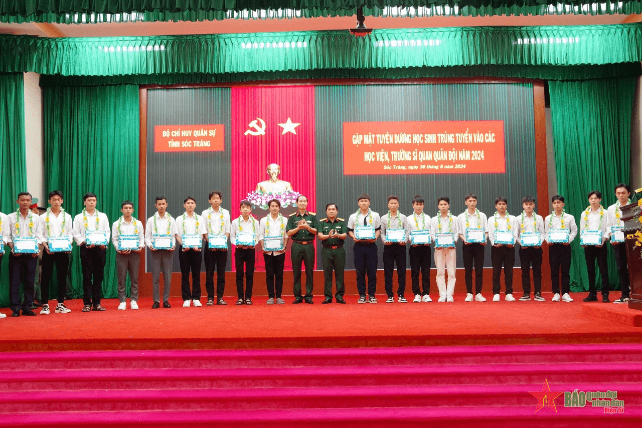 Sóc Trăng tuyên dương 61 thí sinh trúng tuyển vào các trường trong quân đội