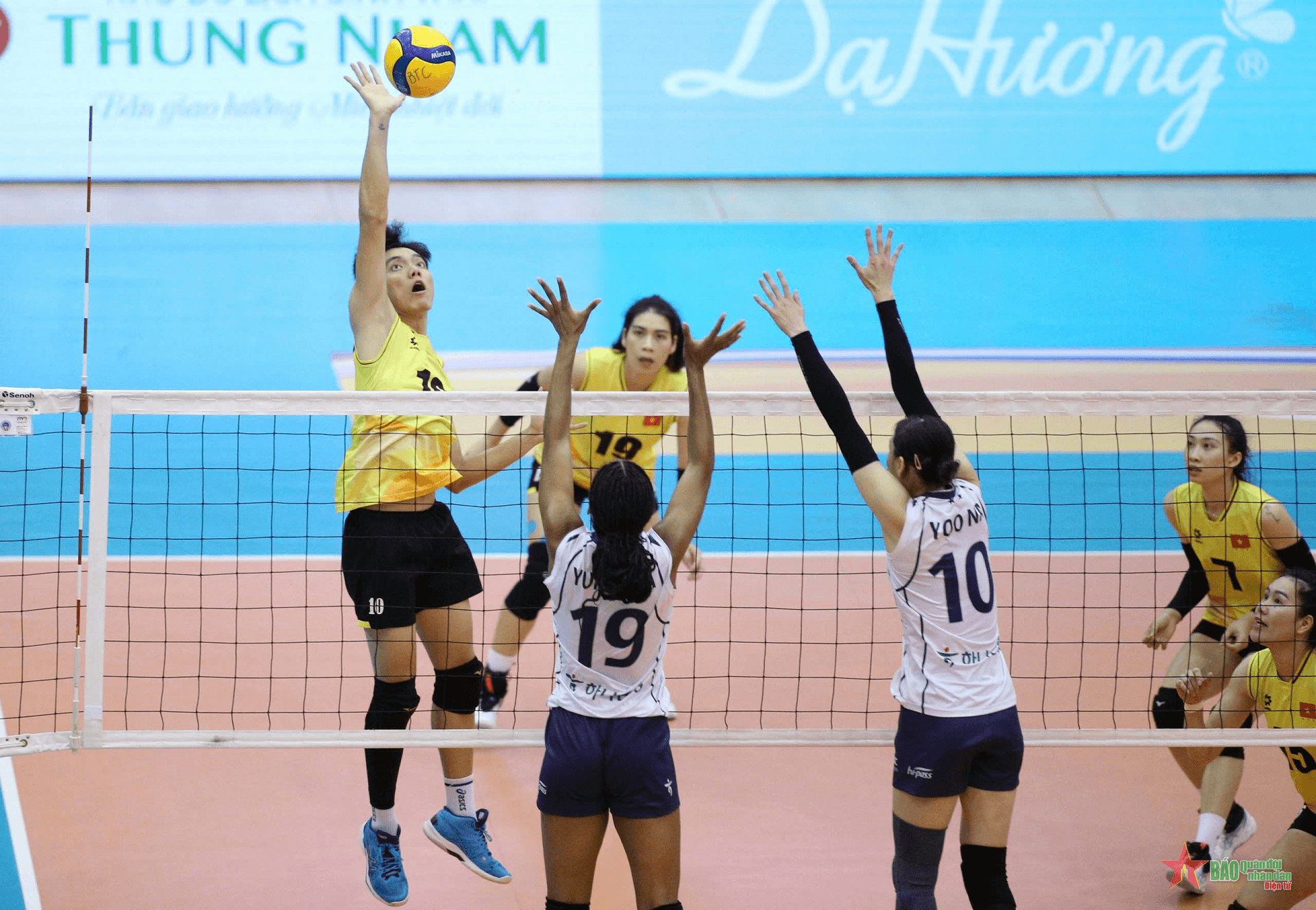 Xem trực tiếp đội tuyển bóng chuyền nữ Việt Nam và Korabelka (chung kết VTV Cup 2024)