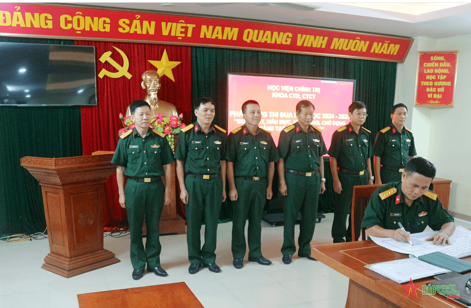 Khoa Công tác Đảng, công tác chính trị (Học viện Chính trị): Không ngừng nâng cao chất lượng dạy và học