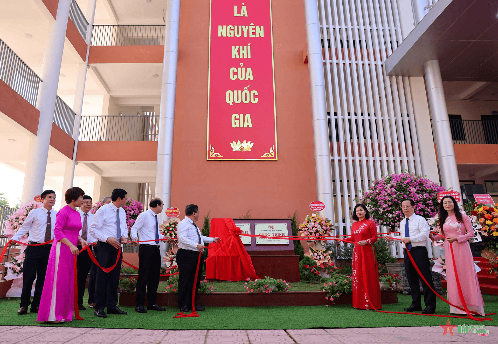 Trường THCS Vạn Phúc gắn biển kỷ niệm 70 năm Giải phóng Thủ đô